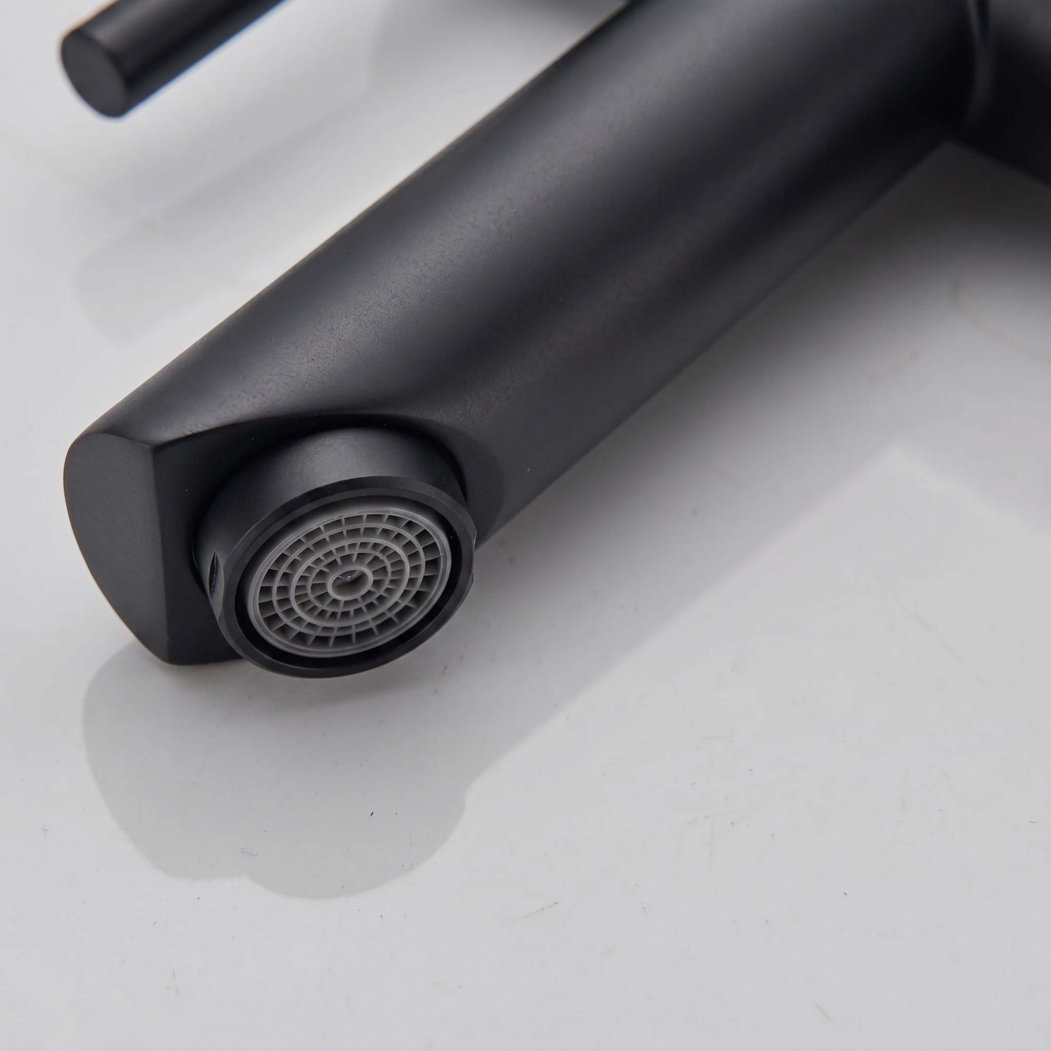Baterie lavoar/bideu cu montare pe chiuveta, cu un singur maner si orificiu, negru mat, cod 1283
