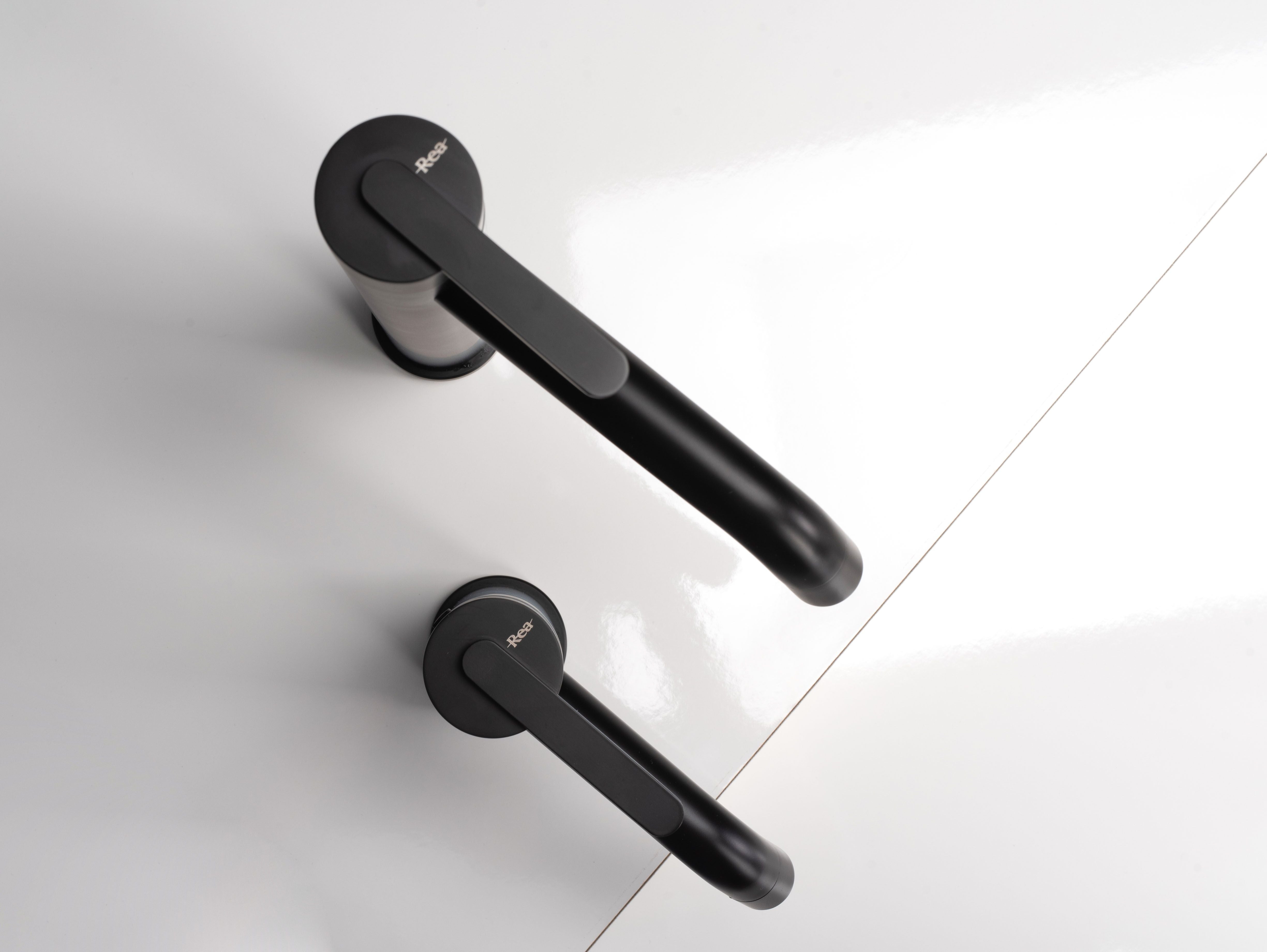 Baterie lavoar Rea Ontario, negru mat, inalta