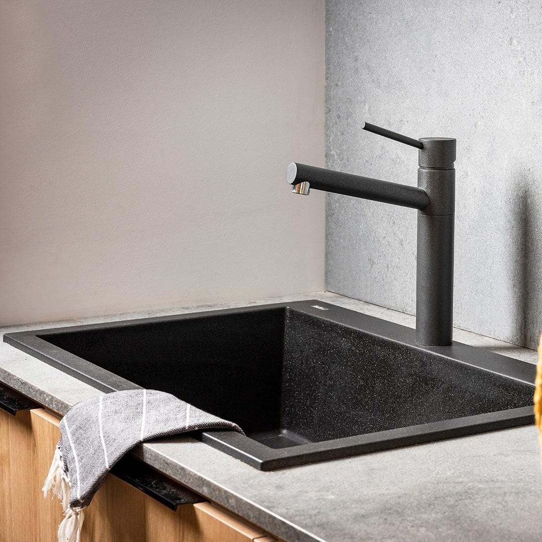 Chiuveta bucatarie granit Neagra / Black Metal quartz + accesorii montaj, 560x500x200 mm, cod: 6003