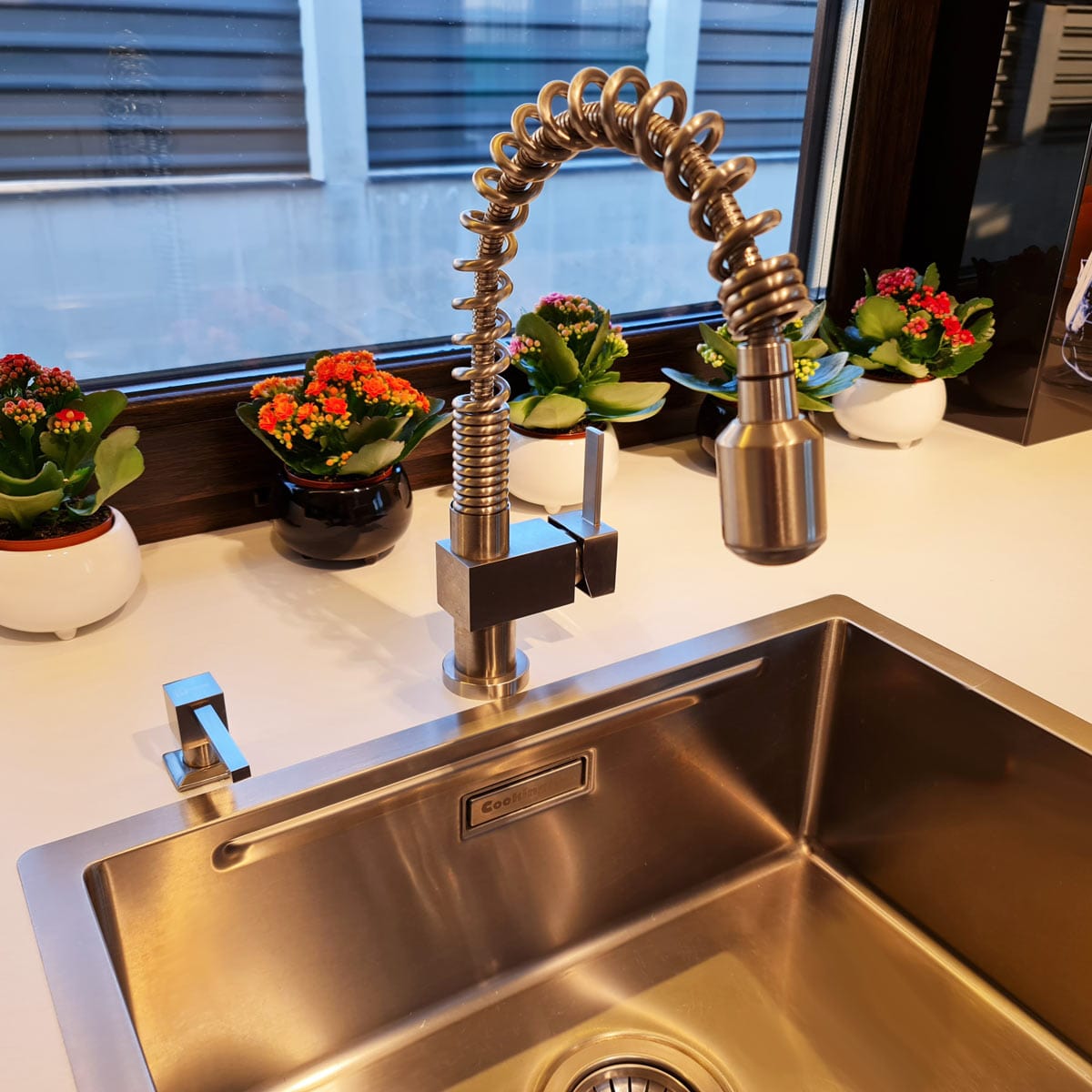 Chiuveta bucatarie inox + Bonus: tocator Versus din ABS reversibil in scurgator vase + accesorii montaj, 550x450x200 mm, cod 6014
