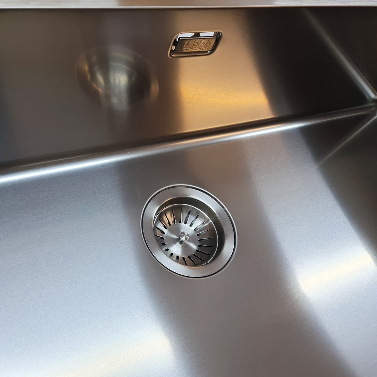 Chiuveta bucatarie inox CookingAid TASCA CANOVA CA55 cu montaj pe blat, sub blat sau la nivelul blatului+ accesorii montaj, 590x440x200mm