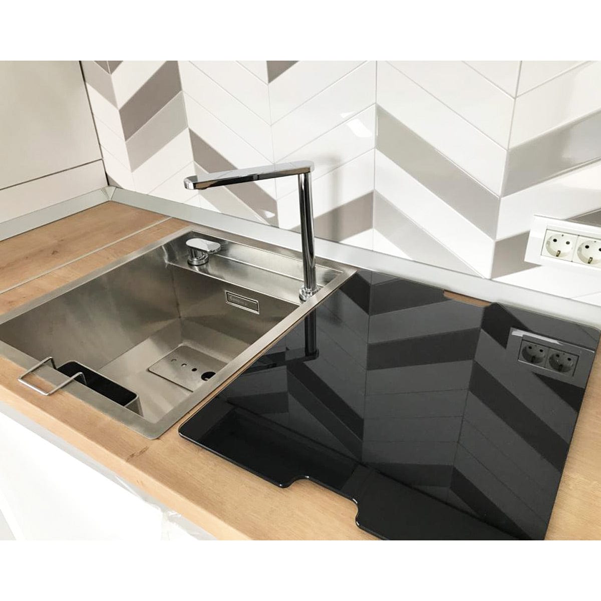 Chiuveta bucatarie inox cu baterie telescopica integrata, capac scurgere invizibil, tocator sticla temperizata + accesorii montaj, 527x447x200 mm, cod: 6006