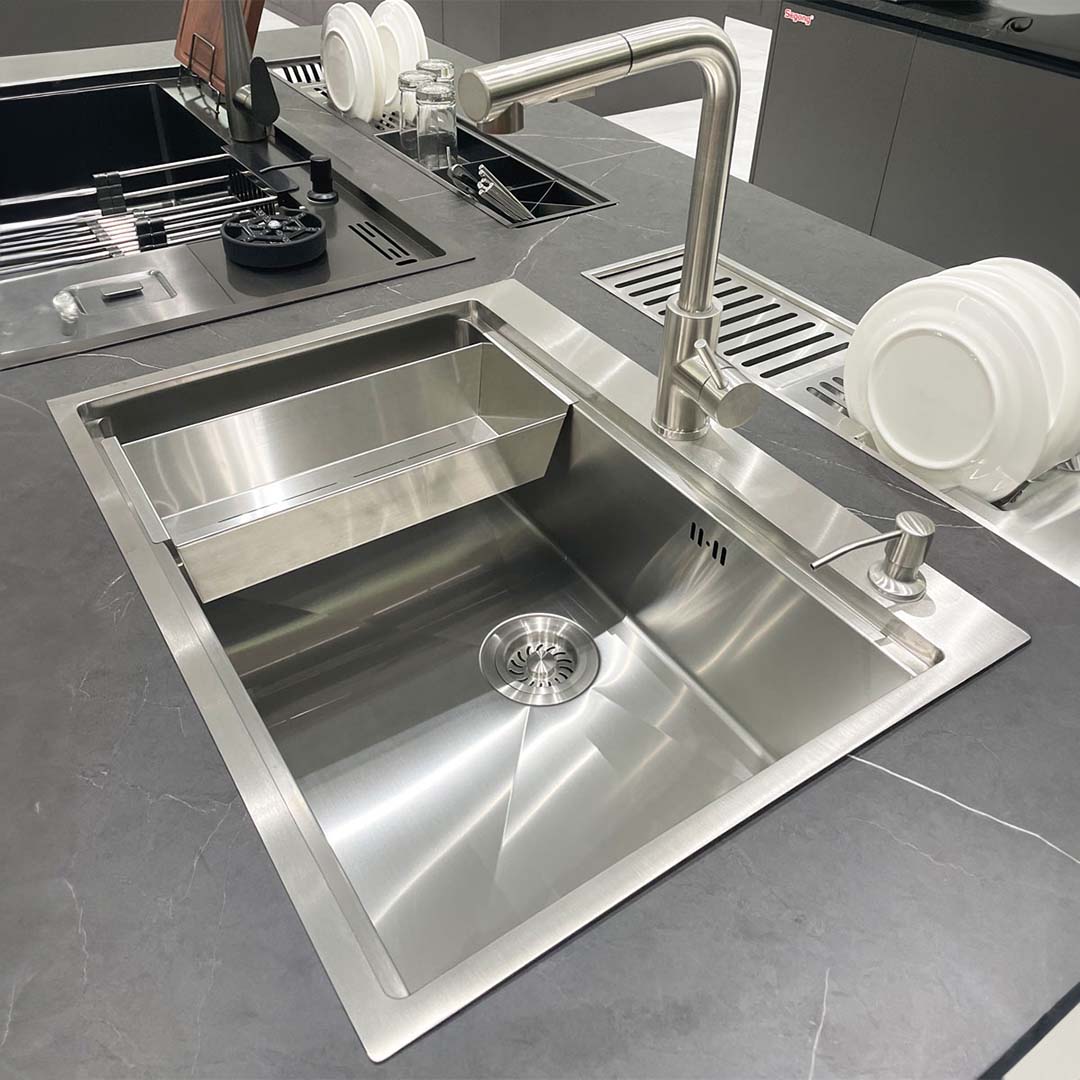 Chiuveta bucatarie inox cu dozator detergent, tavita scurgere inox, gratar rulabil inox, tocator lemn + accesorii montaj, cod: 6009