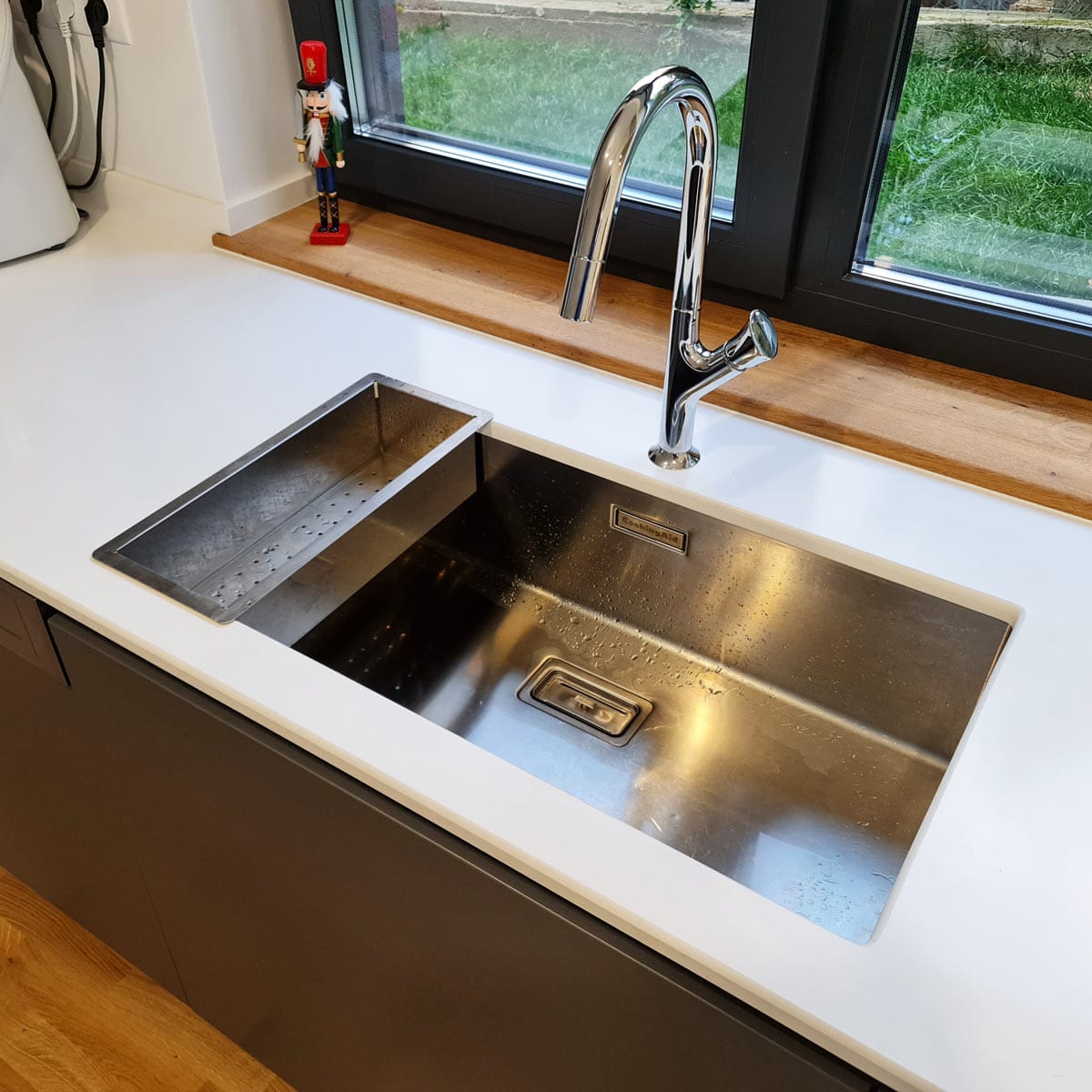 Chiuveta bucatarie inox cu montaj pe/sub blat cu ventil scurgere dreptunghiular si accesorii montaj, 790x450x200 mm, cod: 6008