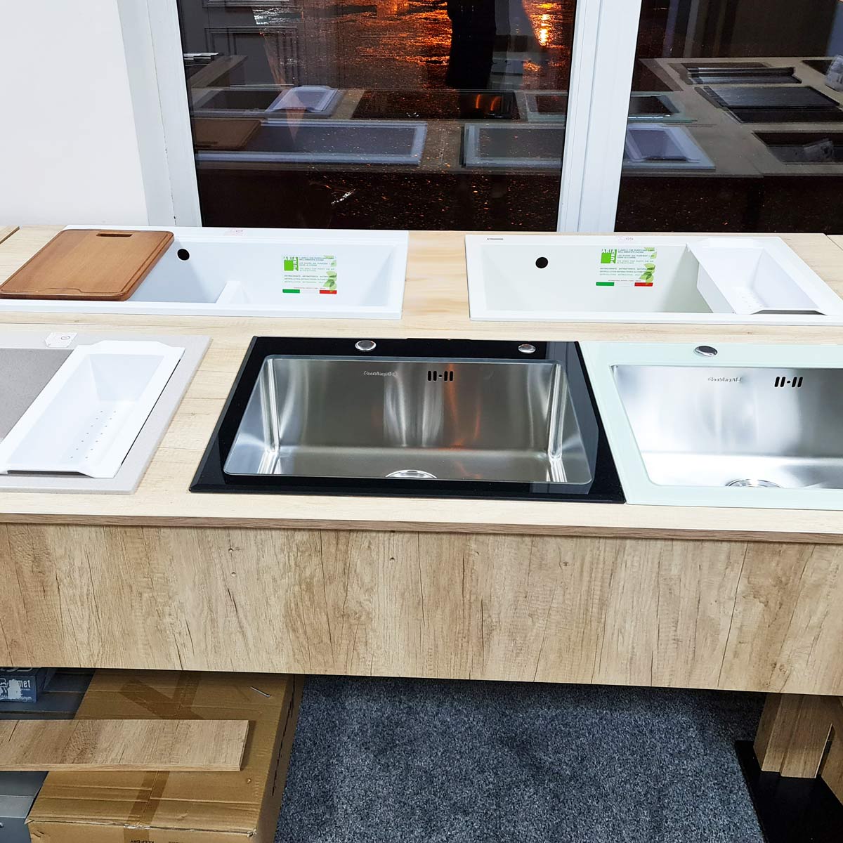 Chiuveta bucatarie inox cu tocator personalizat sticla temperizata, scurgator vase/paste/fructe, gratar rulabil inox, dozator detergent + accesorii montaj, 540x380x220 mm, cod 6015