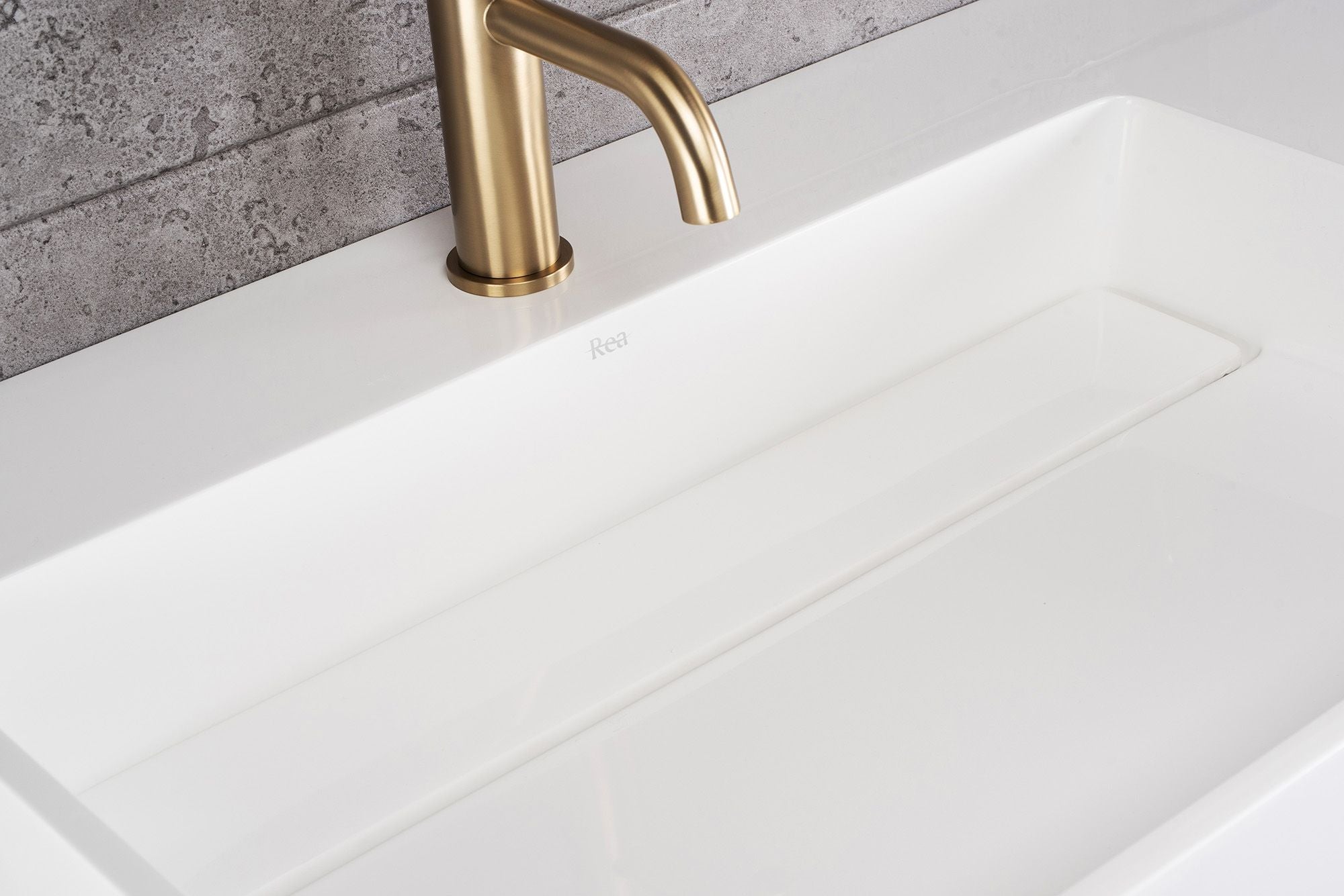 Lavoar baie pe blat dreptunghiular 75 cm conglomerat alb lucios – Rea Archi