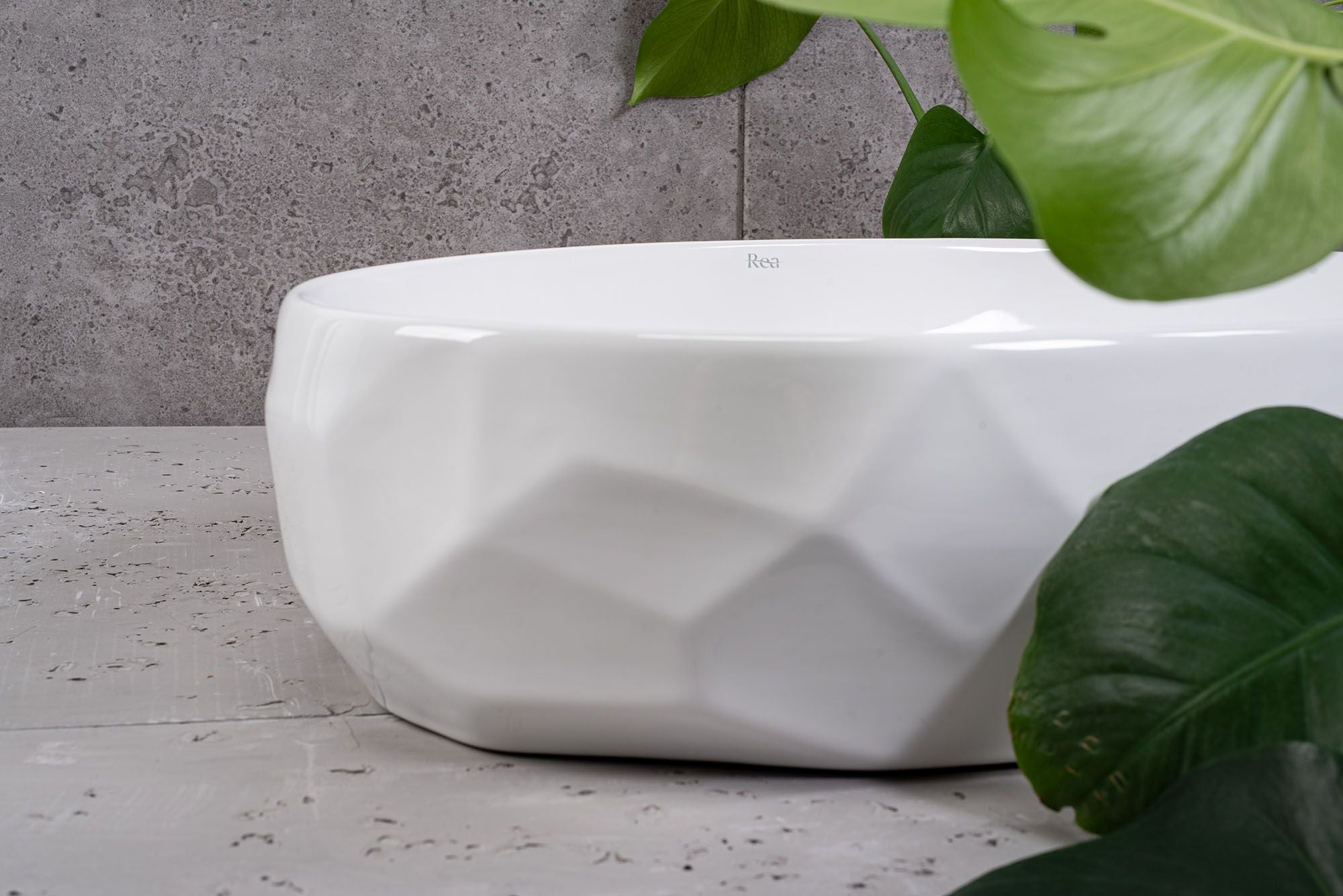 Lavoar baie pe blat oval 60 cm ceramică alb lucios – Rea Maya