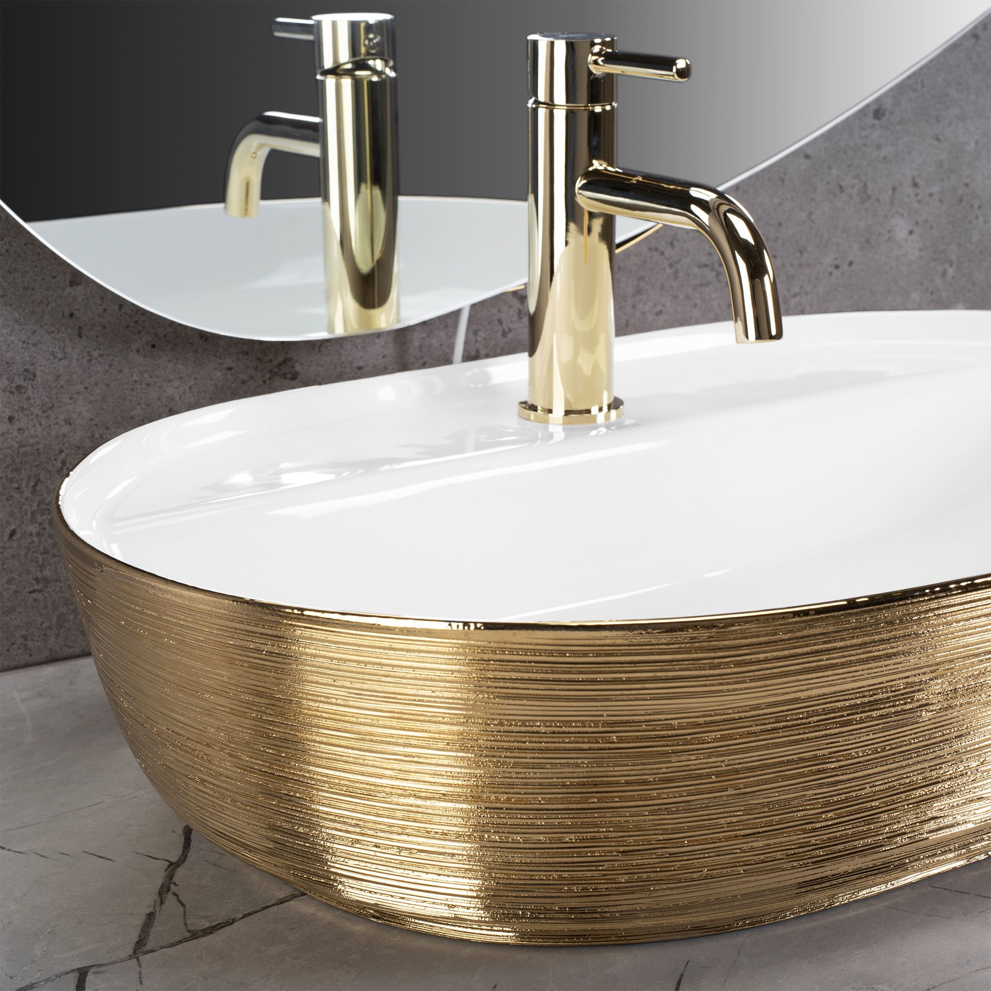 Lavoar baie pe blat oval 61 cm ceramic alb cu auriu periat – Rea Aura