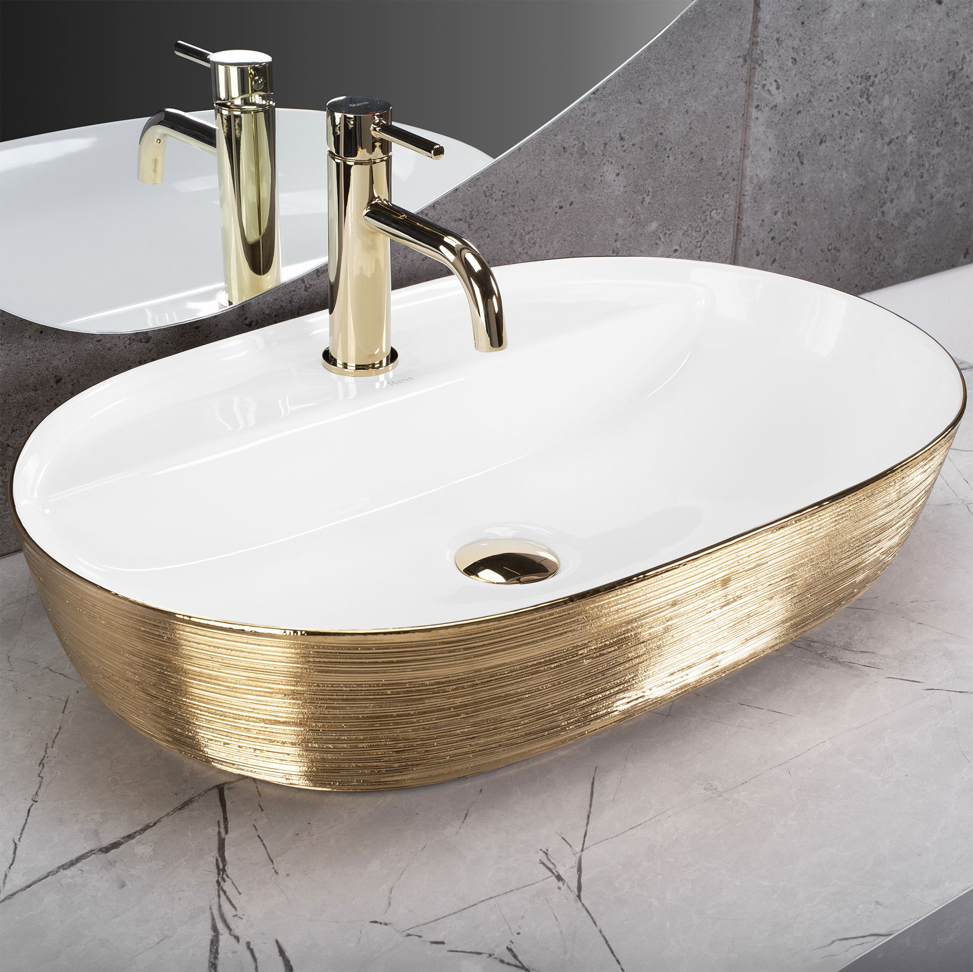 Lavoar baie pe blat oval 61 cm ceramic alb cu auriu periat – Rea Aura