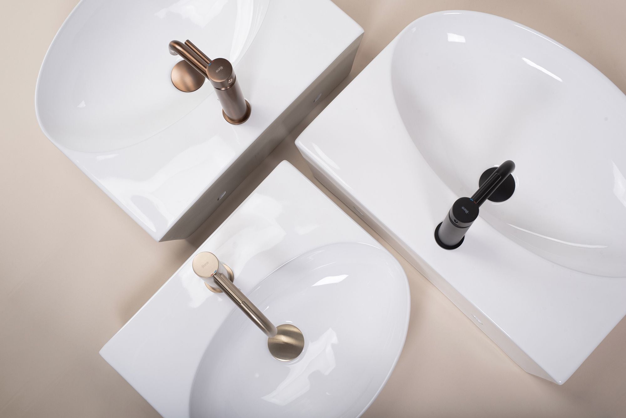 Lavoar baie pe blat semicircular 46 cm ceramic alba lucios – Rea Kim 46