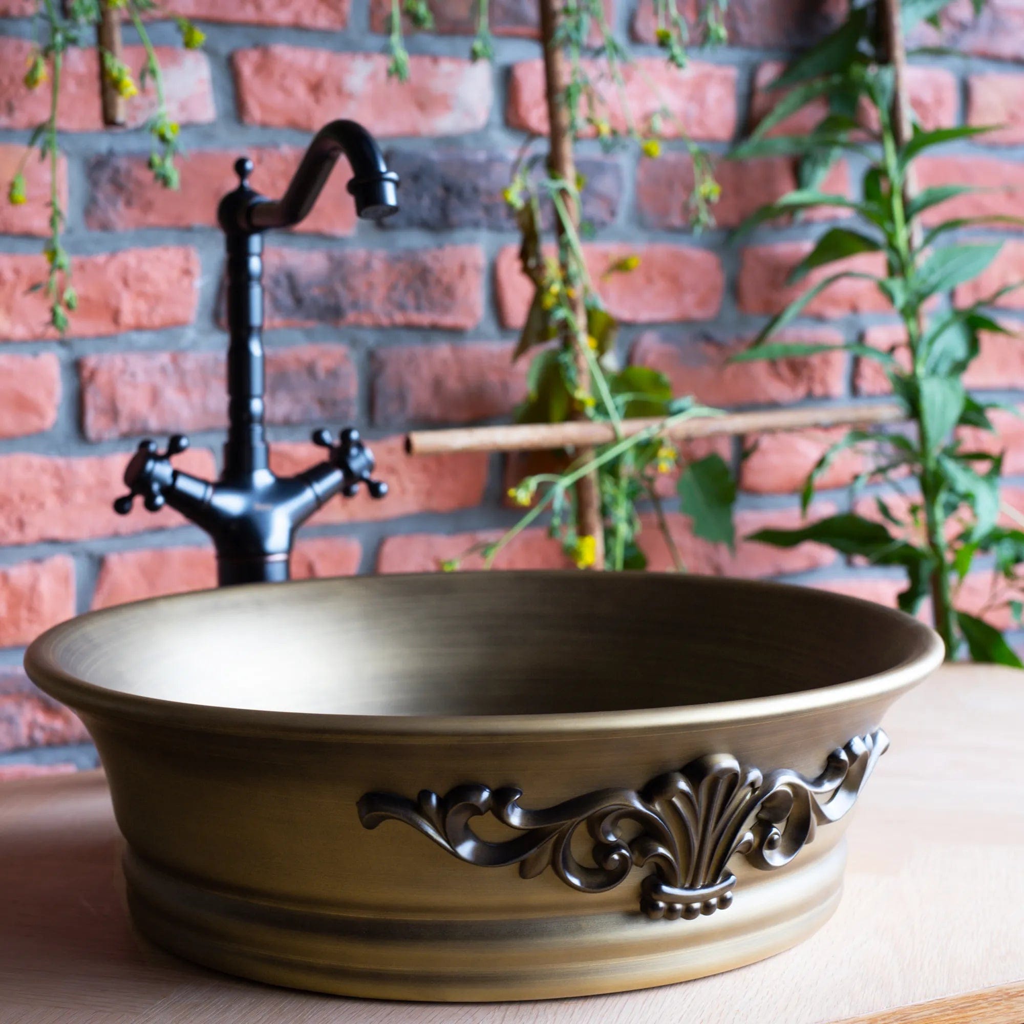 Lavoar ceramic pe blat Rea Betty, 43.5 cm, cupru