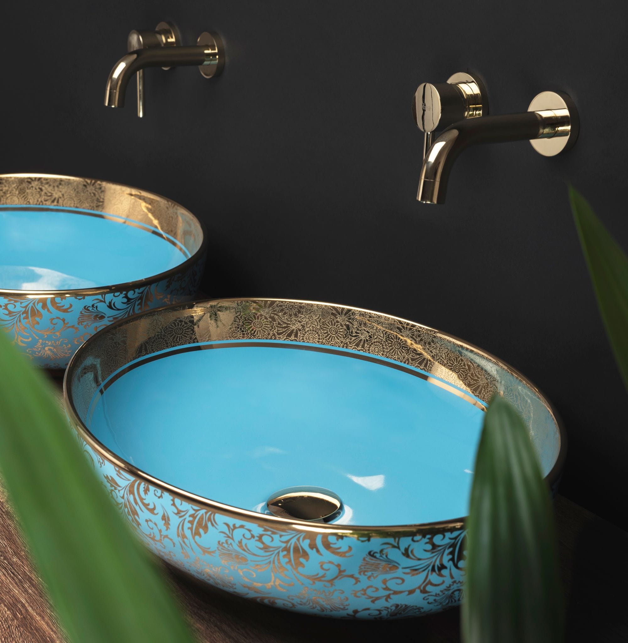 Lavoar ceramic pe blat Rea Margot, 52 cm, albastru/auriu