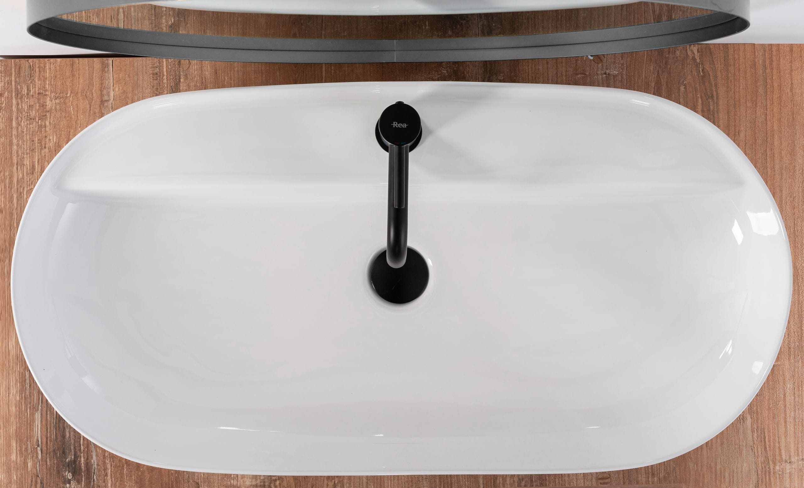 Lavoar pe blat ceramic Rea Aura 81 , latime de 41 cm, alb