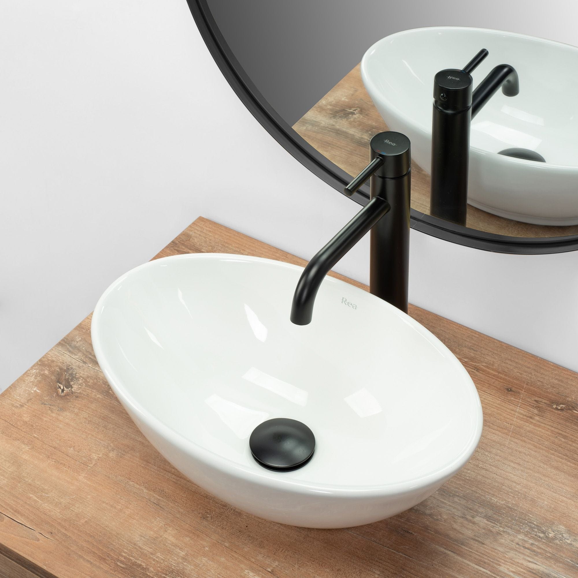 Lavoar pe blat ceramic Rea Pamela Mini  , latime de 27 cm,  alb