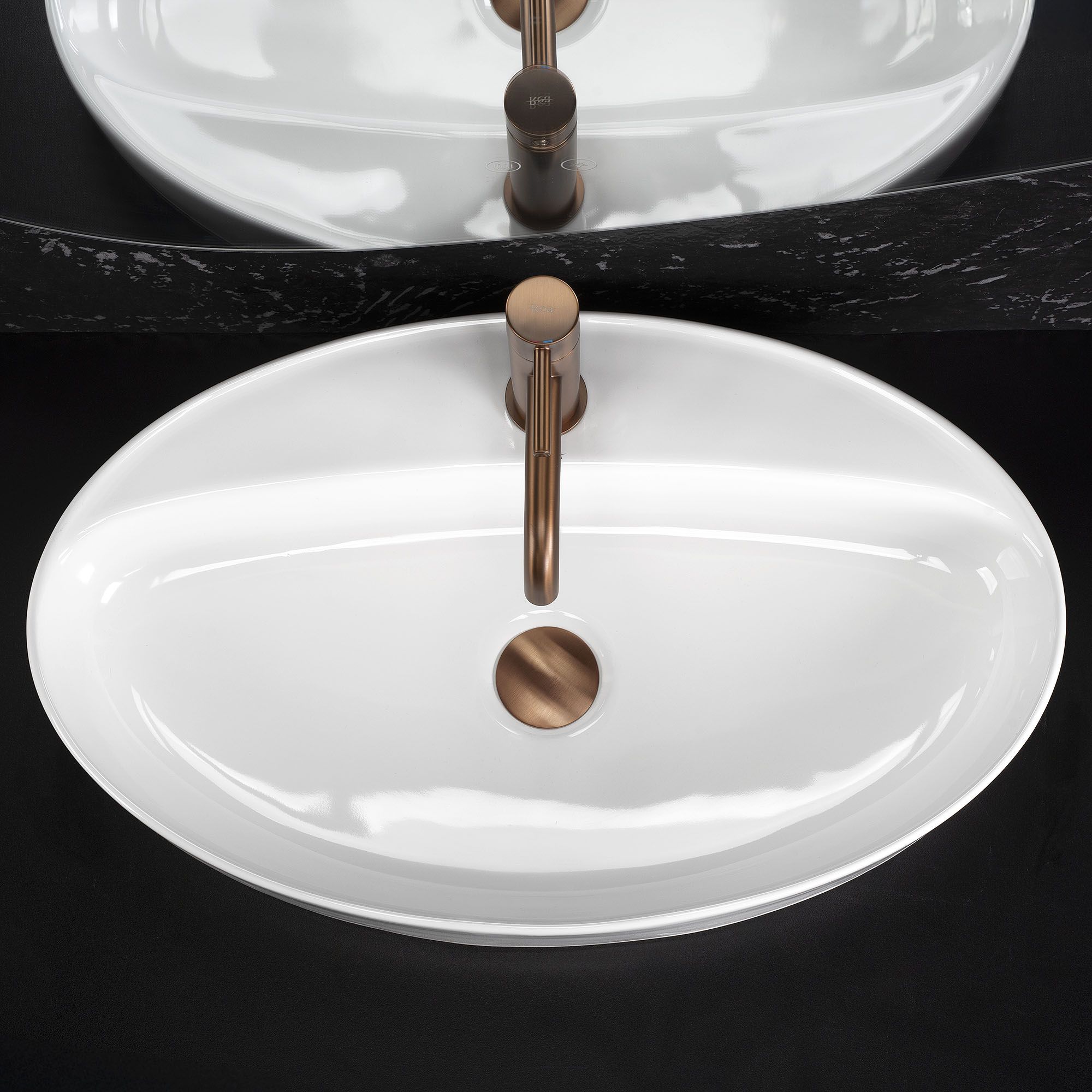 Lavor de baie, pe blat, oval, 61 cm, alb lucios, Rea