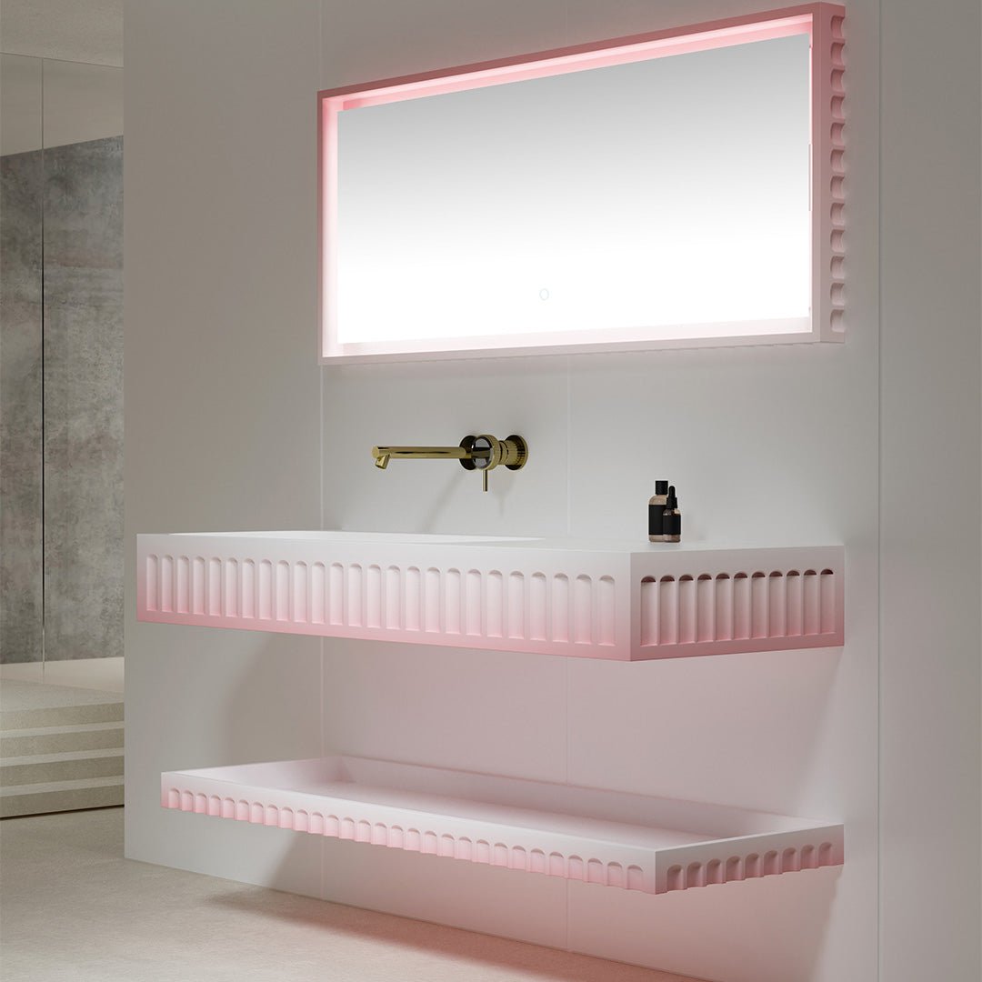 Set baie Gradient, cada de 170 cm cu lavoar, oglinda si raft, din compozit, alb/roz mat, MonBlari