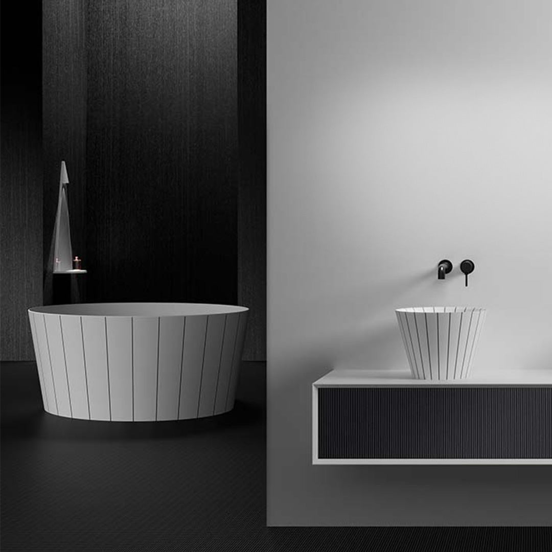 Set baie Swing, cada freestanding rotunda 135 cm si lavoar pe blat, din compozit, alb mat cu linii negre, MonBlari