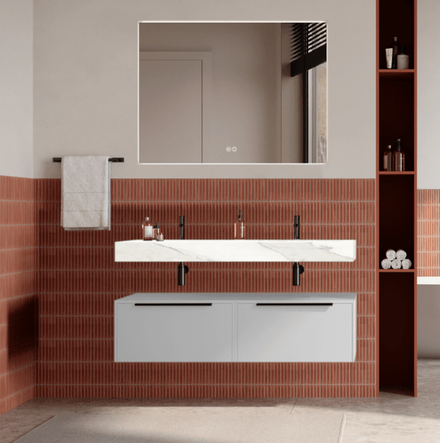 Set mobilier baie suspendat alb mat, lavoar alb  si oglinda, manere negre, 120 cm, SaviniDue Iconica