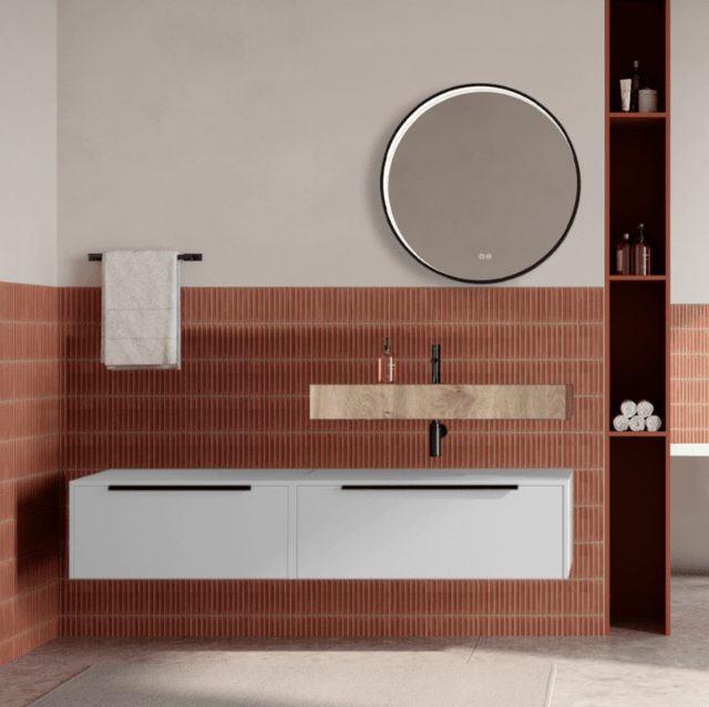 Set mobilier baie suspendat alb mat, lavoar imitatie lemn si oglinda rotunda, manere negre, 140 cm, SaviniDue Iconica
