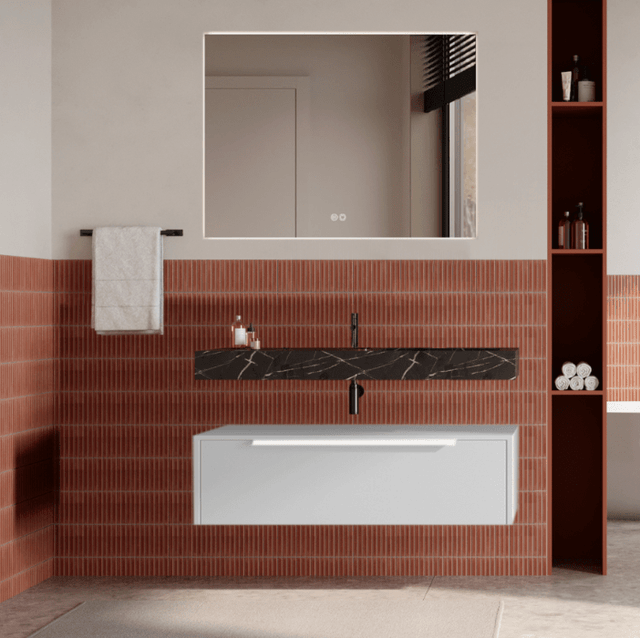 Set mobilier baie suspendat alb mat, lavoar negru și oglinda, manere albe, 100 cm, SaviniDue Iconica