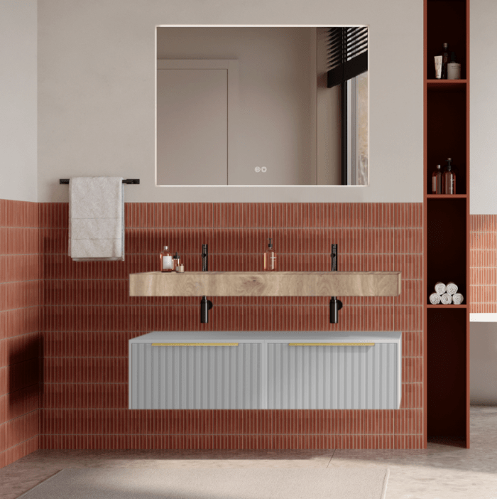 Set mobilier baie suspendat alb mat, riflaje Cannetatto, lavoar imitatie lemn si oglinda, manere aurii, 120 cm, SaviniDue Iconica