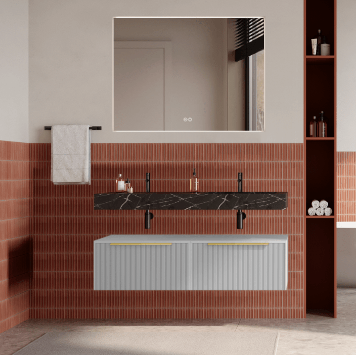 Set mobilier baie suspendat alb mat, riflaje Cannetatto, lavoar negru si oglinda, manere aurii, 120 cm, SaviniDue Iconica