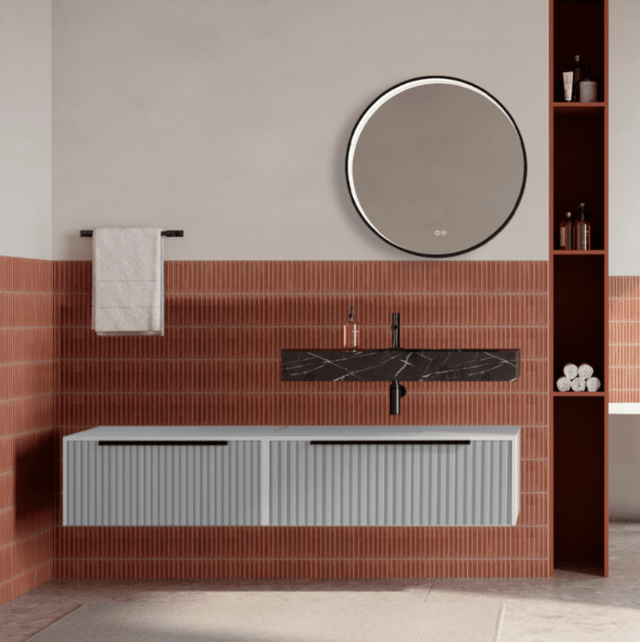 Set mobilier baie suspendat alb mat, riflaje Cannetatto, lavoar negru si oglinda rotunda, manere negre, 140 cm, SaviniDue Iconica