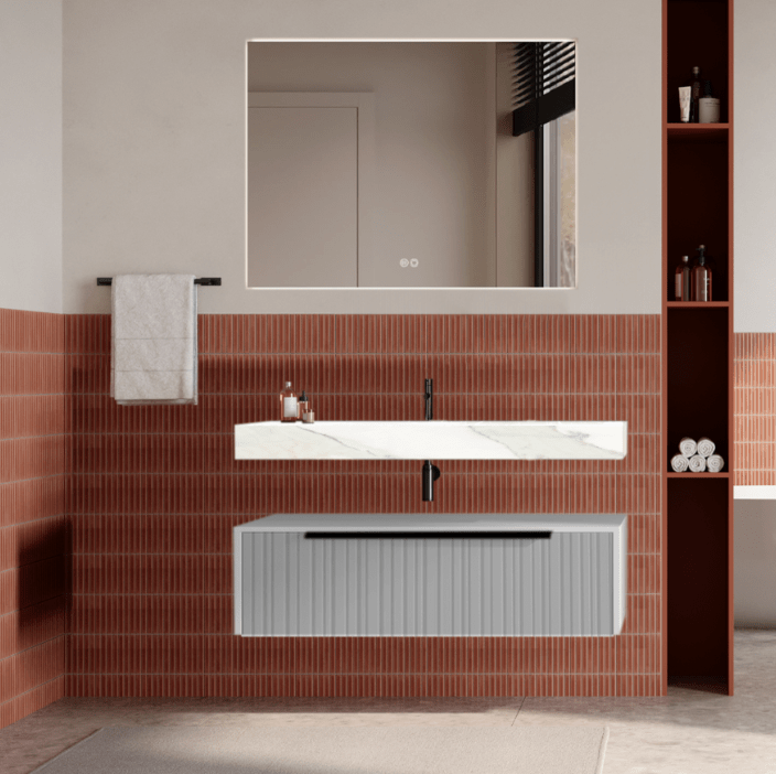 Set mobilier baie suspendat alb mat, riflaje Plissetatto, lavoar alb și oglinda, manere negre, 100 cm, SaviniDue Iconica