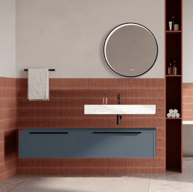 Set mobilier baie suspendat albastru mat, lavoar alb si oglinda rotunda, manere negre, 140 cm, SaviniDue Iconica