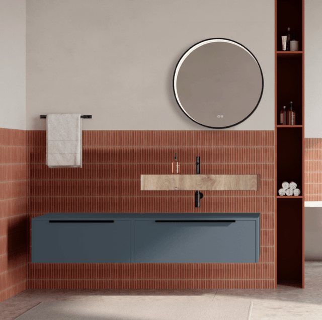 Set mobilier baie suspendat albastru mat, lavoar imitatie lemn si oglinda rotunda, manere negre, 140 cm, SaviniDue Iconica