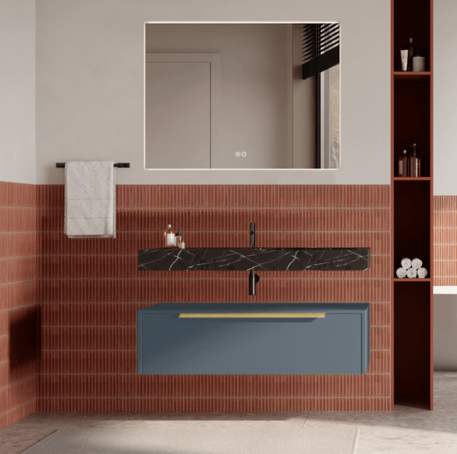 Set mobilier baie suspendat albastru mat, lavoar negru și oglinda, manere aurii, 100 cm, SaviniDue Iconica