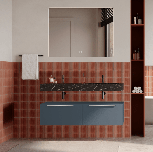Set mobilier baie suspendat albastru mat, lavoar negru si oglinda, manere din otel inoxidabil, 120 cm, SaviniDue Iconica