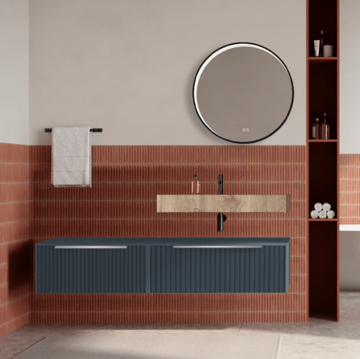 Set mobilier baie suspendat albastru mat, riflaje Cannetatto, lavoar imitatie lemn si oglinda rotunda, manere din otel inoxidabil, 140 cm, SaviniDue Iconica