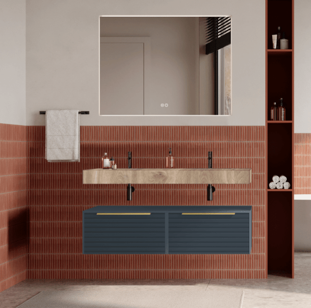 Set mobilier baie suspendat albastru mat, riflaje Dogato, lavoar imitatie lemn si oglinda, manere aurii, 120 cm, SaviniDue Iconica