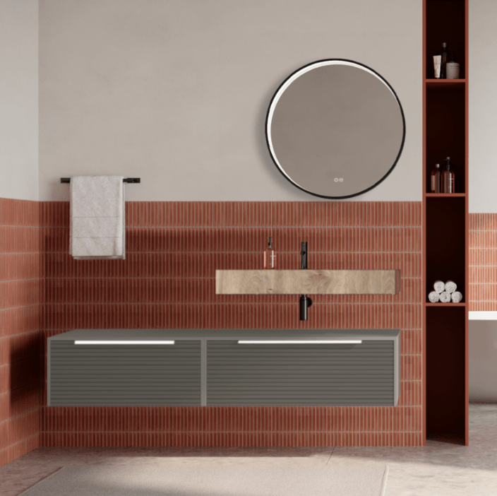 Set mobilier baie suspendat bej, riflaje Dogato, lavoar imitatie lemn si oglinda rotunda, manere albe, 140 cm, SaviniDue Iconica