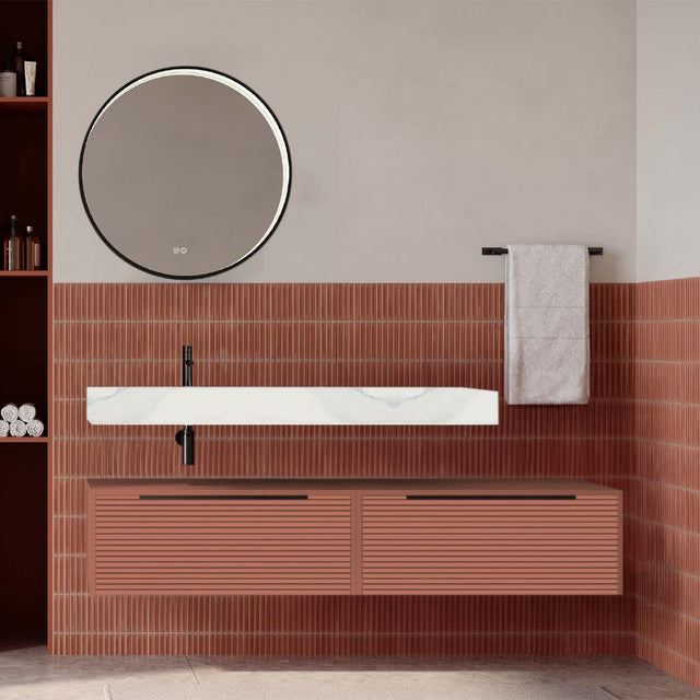 Set mobilier baie suspendat caramiziu mat cu lavoar imitație marmura alba și oglindă, cu riflaje Dogato, 160 cm, SaviniDue Iconica