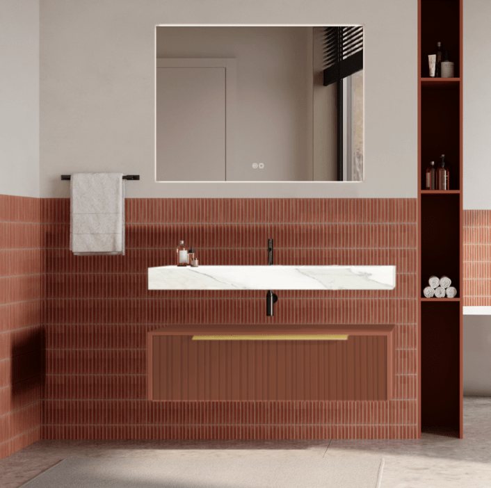 Set mobilier baie suspendat caramiziu, riflaj Plissetatto, lavoar alb și oglinda, manere aurii, 100 cm, SaviniDue Iconica