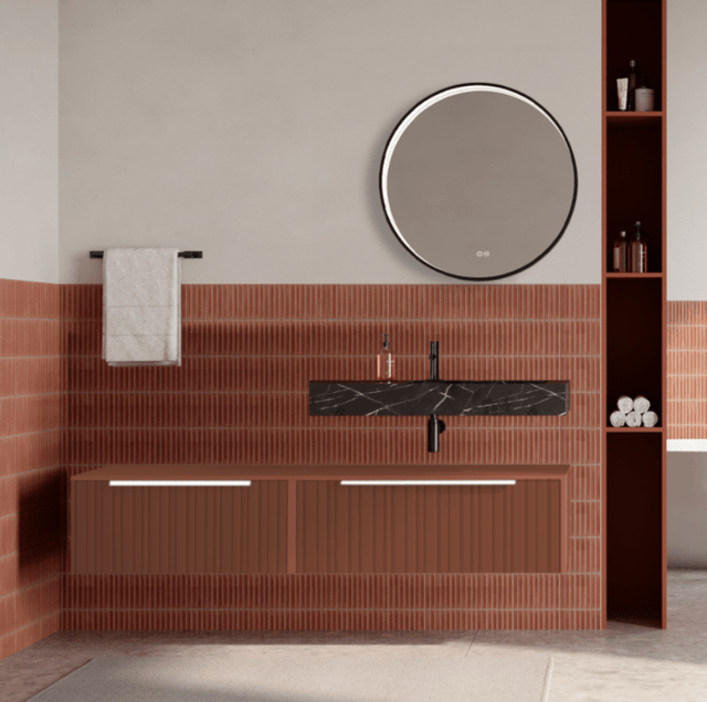 Set mobilier baie suspendat caramiziu, riflaje Plissetatto, lavoar negru si oglinda rotunda, manere albe, 140 cm, SaviniDue Iconica