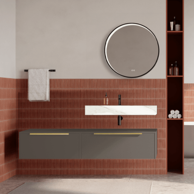 Set mobilier baie suspendat gri cenusiu, lavoar alb si oglinda rotunda, manere aurii, 140 cm, SaviniDue Iconica
