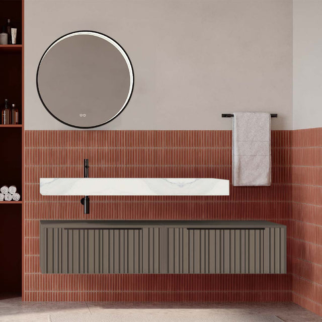 Set mobilier baie suspendat gri cenusiu mat cu lavoar imitație marmura alba și oglindă, cu riflaje Plissetatto, 160 cm, SaviniDue Iconica