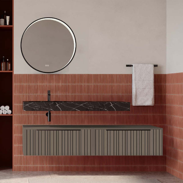 Set mobilier baie suspendat gri cenusiu mat cu lavoar imitație marmura neagra și oglindă, cu riflaje Plissetatto, 160 cm, SaviniDue Iconica
