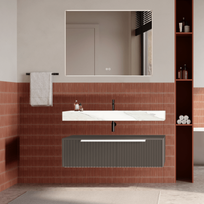 Set mobilier baie suspendat gri cenusiu, riflaje Cannetatto, lavoar alb și oglinda, manere albe, 100 cm, SaviniDue Iconica