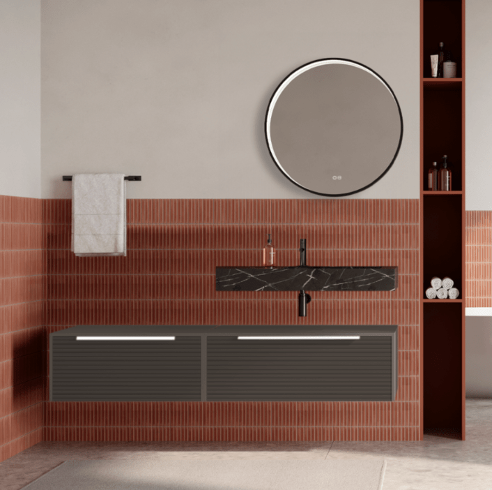 Set mobilier baie suspendat gri cenusiu, riflaje Dogato, lavoar negru si oglinda rotunda, manere albe, 140 cm, SaviniDue Iconica