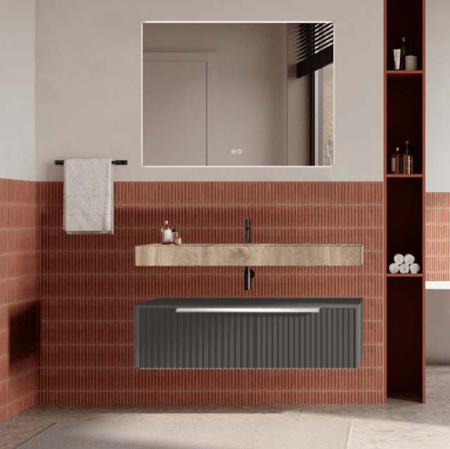 Set mobilier baie suspendat gri urban, riflaje Cannetatto, lavoar imitatie lemn si oglinda, manere crom, 100 cm, SaviniDue Iconica