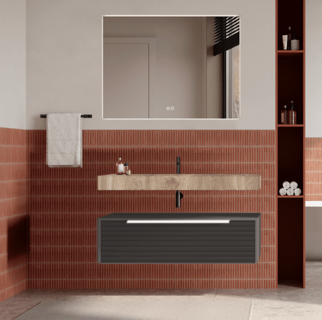 Set mobilier baie suspendat gri urban, riflaje Dogato, lavoar imitatie lemn și oglinda, manere albe, 100 cm, SaviniDue Iconica