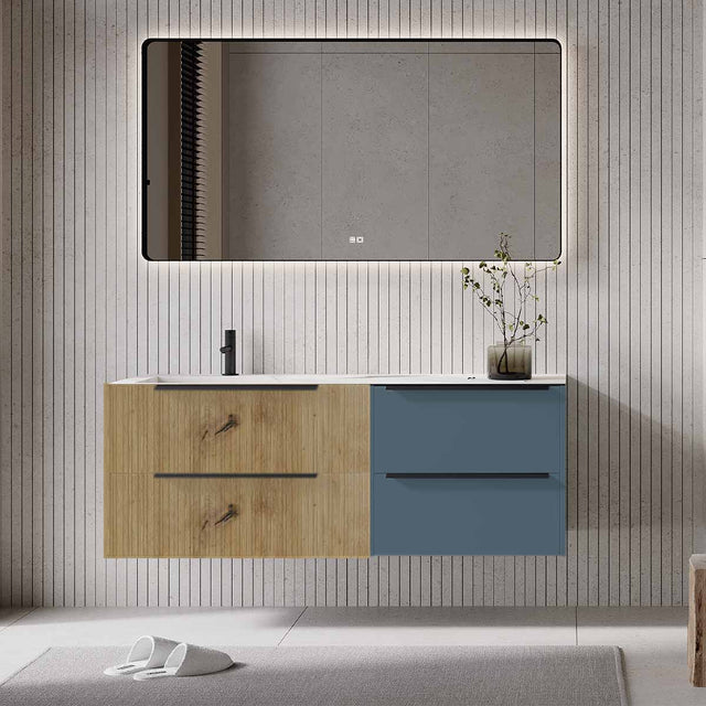 Set mobilier baie suspendat imitatie lemn deschis cu albastru mat, lavoar imitație marmura alba și oglindă, cu riflaje Plissetatto, 140 cm, SaviniDue Iconica