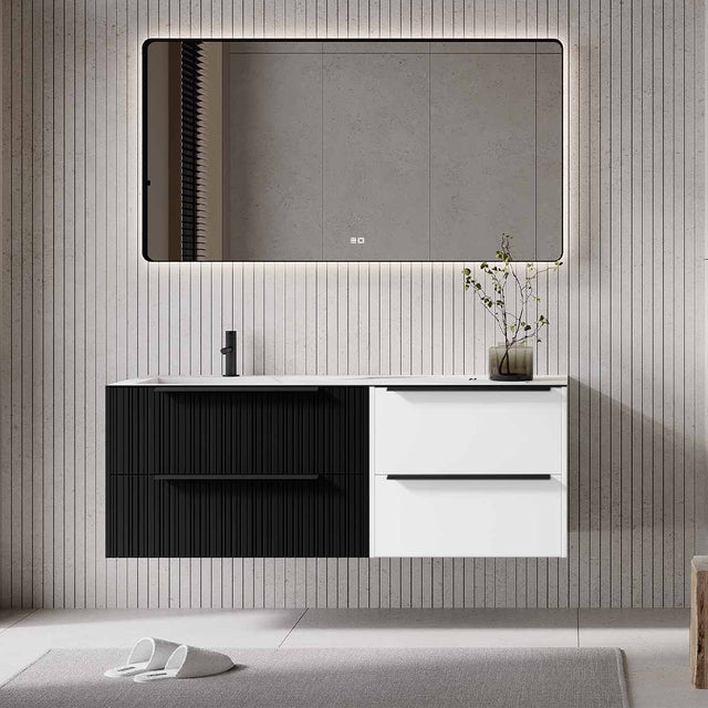 Set mobilier baie suspendat negru mat cu alb mat, lavoar imitație marmura alba și oglindă, cu riflaje Plissetatto, 140 cm, SaviniDue Iconica