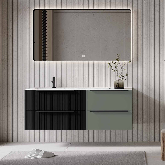 Set mobilier baie suspendat negru mat cu verde salvie mat, lavoar imitație marmura alba și oglindă, cu riflaje Plissetatto, 140 cm, SaviniDue Iconica
