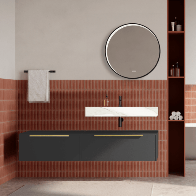 Set mobilier baie suspendat negru mat, lavoar alb si oglinda rotunda, manere aurii, 140 cm, SaviniDue Iconica