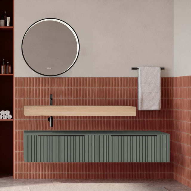 Set mobilier baie suspendat verde salvie mat cu lavoar imitație lemn și oglindă, cu riflaje Plissetatto, 160 cm, SaviniDue Iconica
